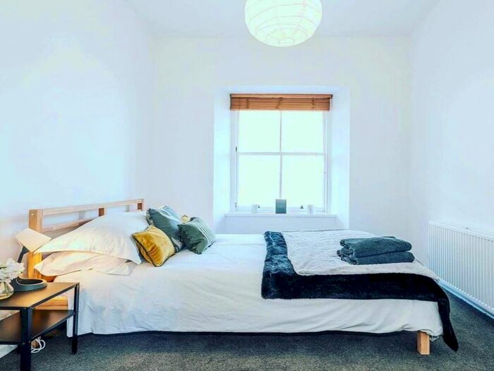 1 Bedroom Flat To Rent In Eyre Place, Edinburgh, EH3
