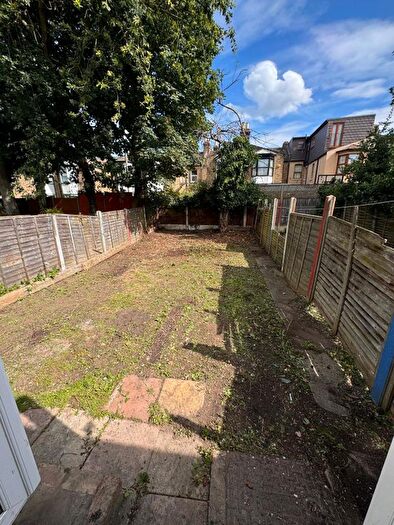 2 Bedroom Flat For Sale In Valentines Road, Ilford, Essex, IG1
