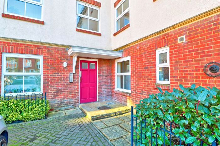 2 Bedroom Flat For Sale In Alderney Way, Ashford, TN24