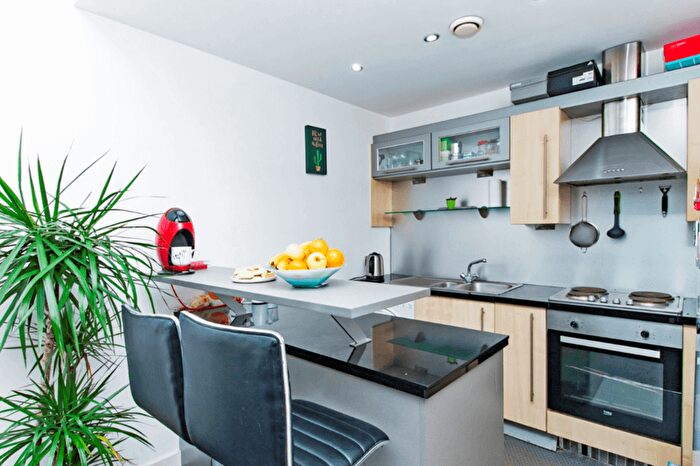 2 Bedroom Flat To Rent In Girdlers Road, London, W14