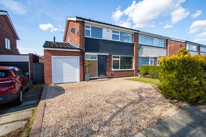 3 Bedroom Semi-Detached House For Sale In Howden Close, Bessacarr, Doncaster, DN4