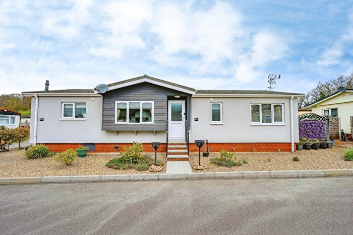 2 Bedroom Detached House For Sale In Collins Wood, Residential Park, Caddington, Luton, LU1