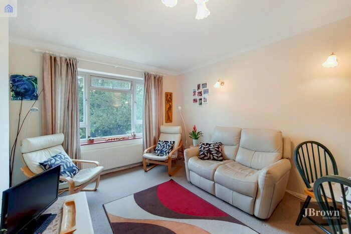 2 Bedroom Maisonette To Rent In Ashburton Road, Croydon, CR0