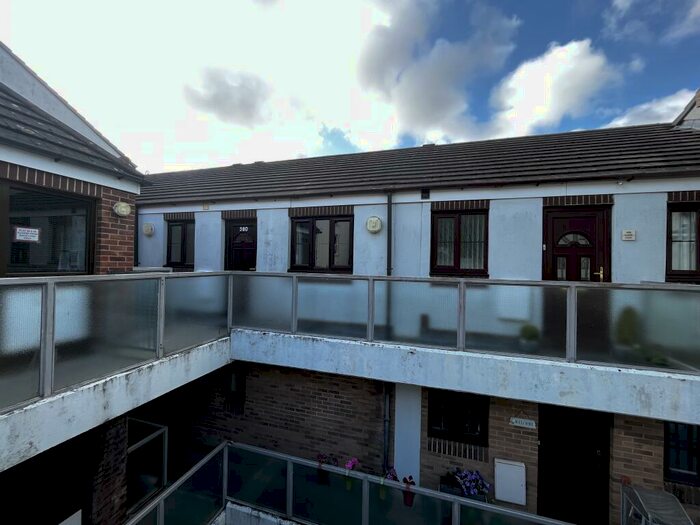 1 Bedroom Flat To Rent In Leeside Court, PL2