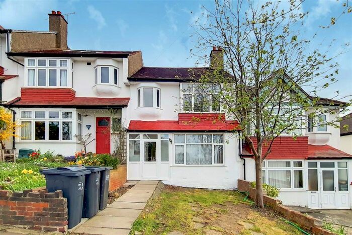 3 Bedroom Property To Rent In Ena Road, London, SW16