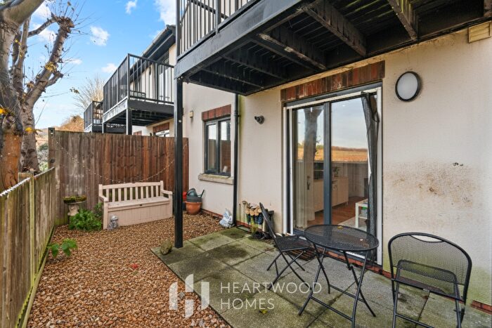 1 Bedroom Flat For Sale In Luton Road, Harpenden, AL5