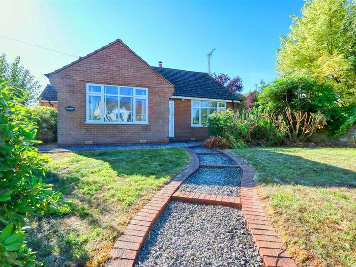 3 Bedroom Detached Bungalow To Rent In Station Road, Pilsley, Chesterfield, Derbyshire, S45