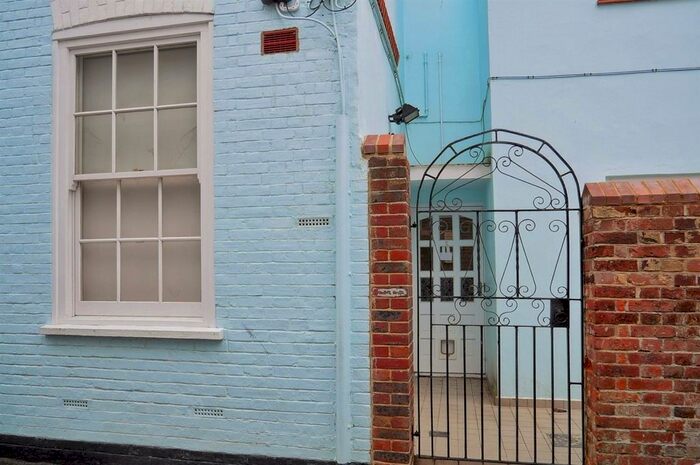 1 Bedroom Flat To Rent In Little London, Chichester, PO19