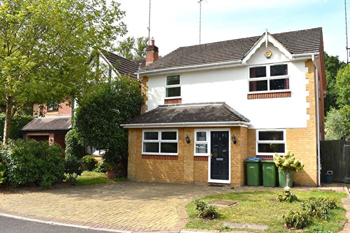 4 Bedroom Detached House To Rent In Connaught Drive, Weybridge, KT13