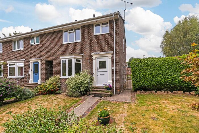 3 Bedroom End Of Terrace House For Sale In Green Park Close, Winchester, SO23