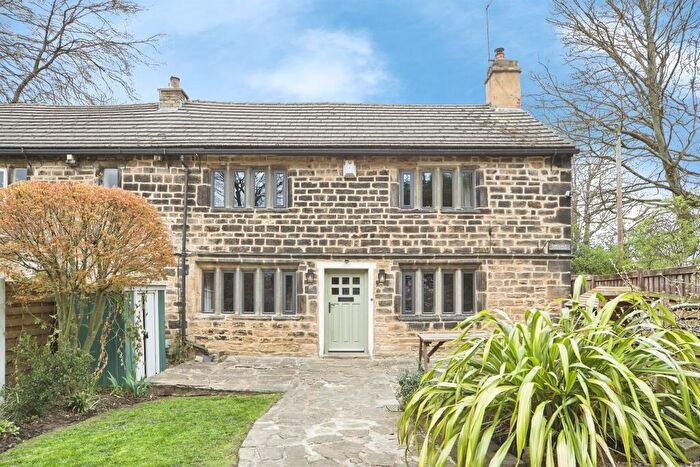 3 Bedroom Semi Detached House For Sale In Houghley Lane, Leeds, LS13