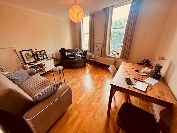 2 Bedroom Flat To Rent In Wray Crescent, London, N4