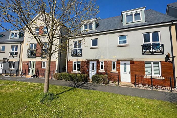 4 Bedroom Semi Detached House For Sale In Kittiwake Drive, Portishead, BS20