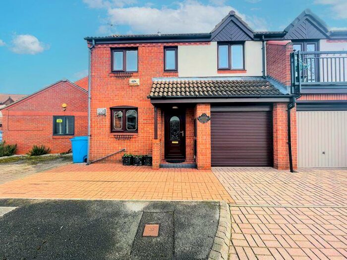 2 Bedroom Semi-Detached House To Rent In Marine Wharf, Hull, HU1