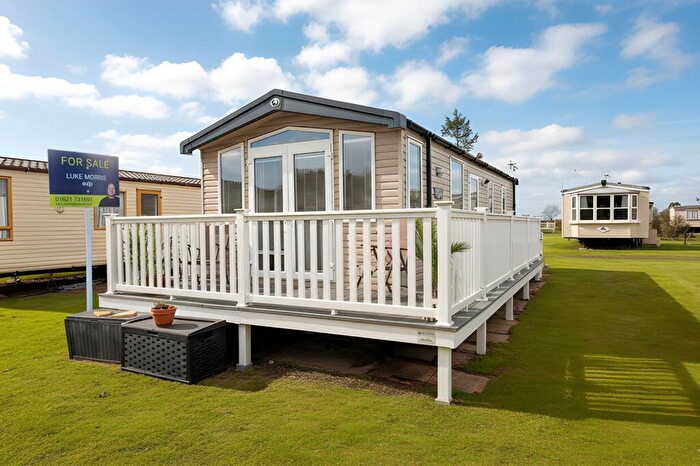 2 Bedroom Caravan For Sale In Sea End Boat House, Burnham-on-crouch, CM0
