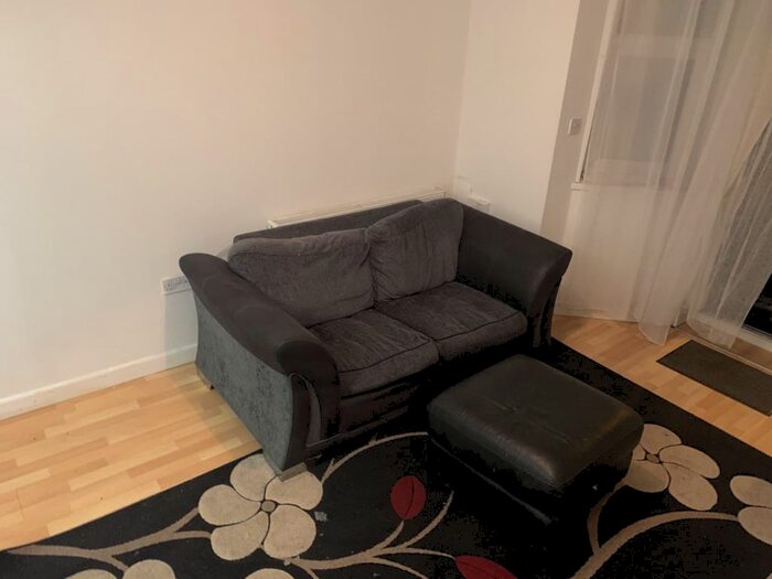 1 Bedroom Flat To Rent In Hyde Park Road, Hyde Park, Leeds, LS6