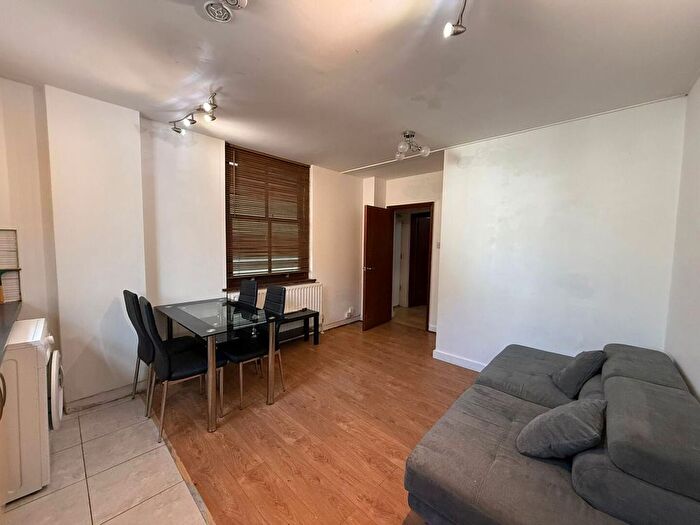 1 Bedroom Flat To Rent In Hendon Lane, Finchley, London, N3