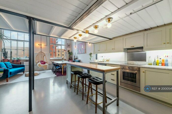 2 Bedroom Flat To Rent In Lexington Building, London, E3