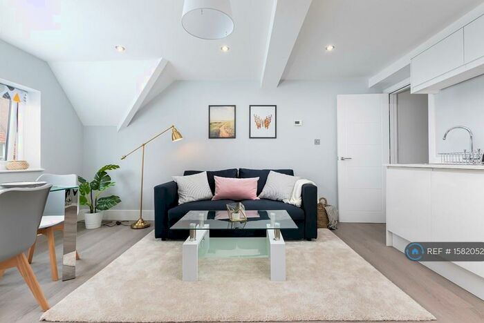 1 Bedroom Flat To Rent In Cross Street, Reading, RG1