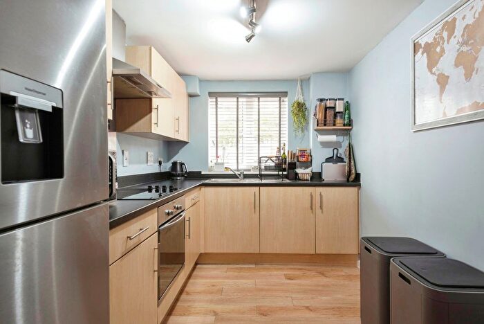 2 Bedroom Flat For Sale In Grove Road, Hitchin, Hertfordshire, SG4