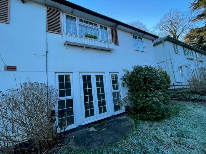 2 Bedroom Flat To Rent In Campden Road, South Croydon, Surrey, CR2