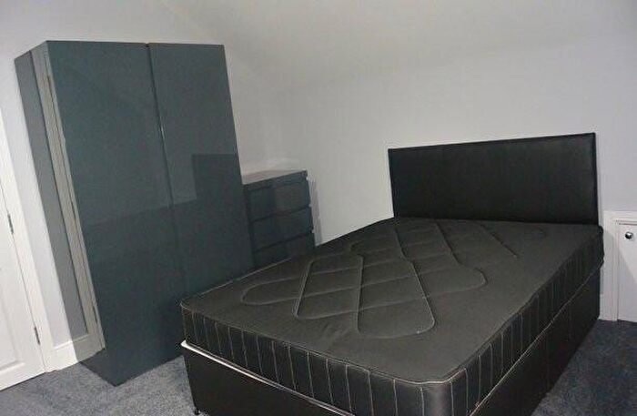 5 Bedroom House To Rent In Saint Michael's Terrace, Leeds, LS6