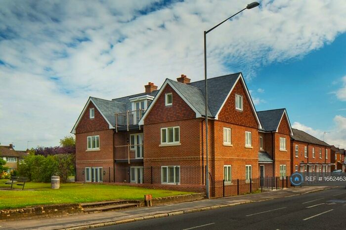 2 Bedroom Maisonette To Rent In Glade View, Marlow, SL7