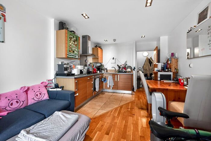 1 Bedroom Flat To Rent In Limeharbour, London, E14