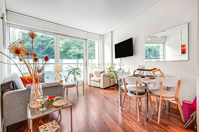 1 Bedroom Flat For Sale In Hawker Building, Queenstown Road, London, SW11