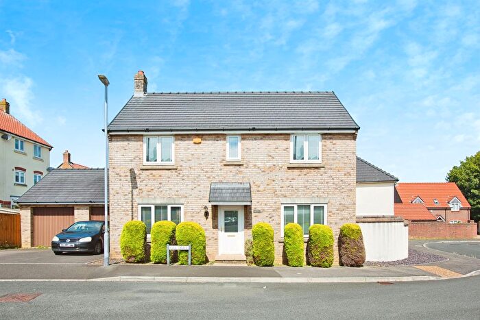 3 Bedroom Detached House For Sale In Oak Drive, Crewkerne, TA18