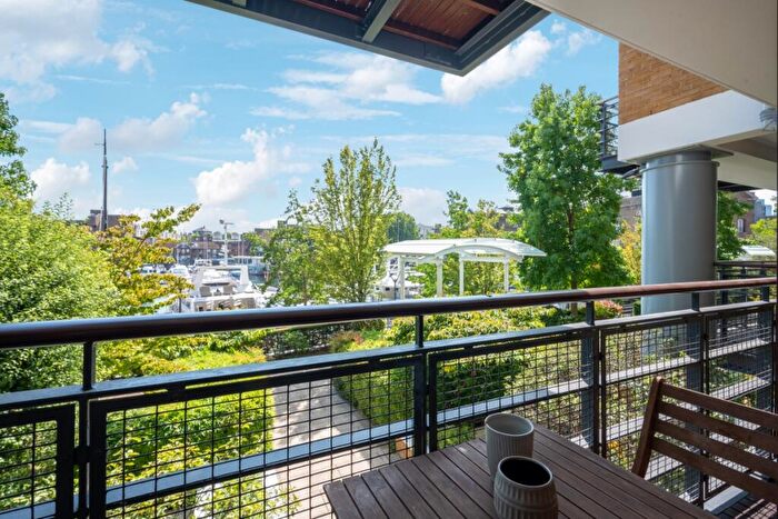 2 Bedroom Flat To Rent In Merganser Court, City Quay, Wapping, E1W