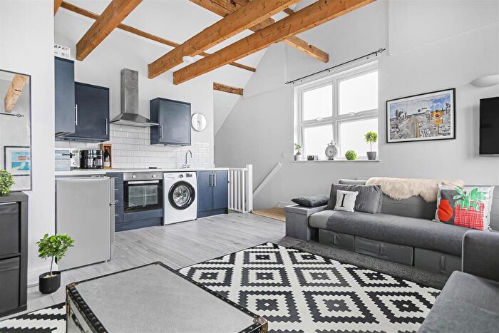 1 Bedroom Duplex For Sale In Winchelsea Road, Forest Gate, London, E7
