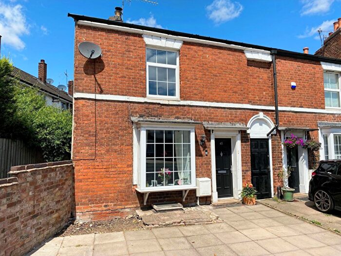 2 Bedroom End Of Terrace House For Sale In Emscote Road, Warwick, CV34