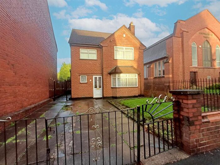 3 Bedroom Detached House For Sale In Long Lane, Halesowen, B62