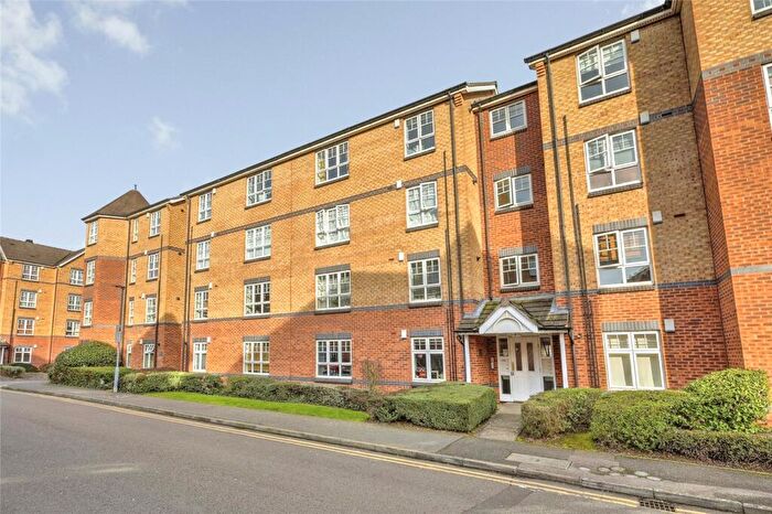 2 Bedroom Flat For Sale In Beckets View, Northampton, Northamptonshire, NN1