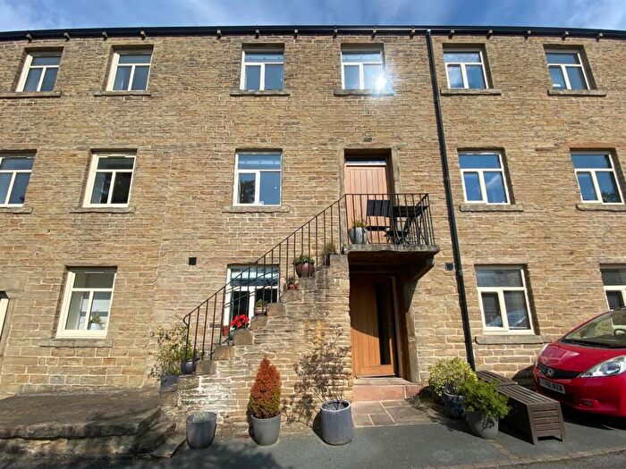 2 Bedroom Terraced House To Rent In Green Grove, Kirkburton, Huddersfield, HD8