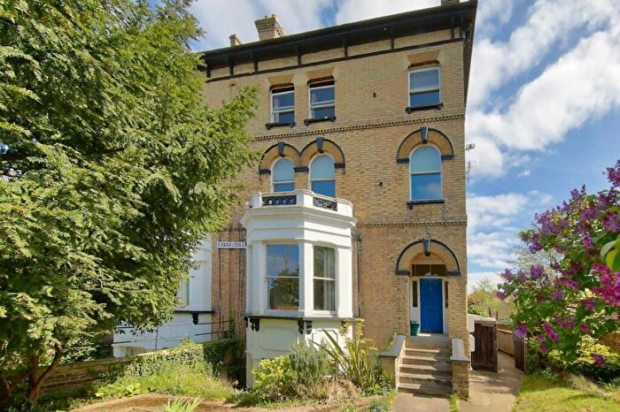 1 Bedroom Flat To Rent In Church Grove, Hampton Wick, KT1