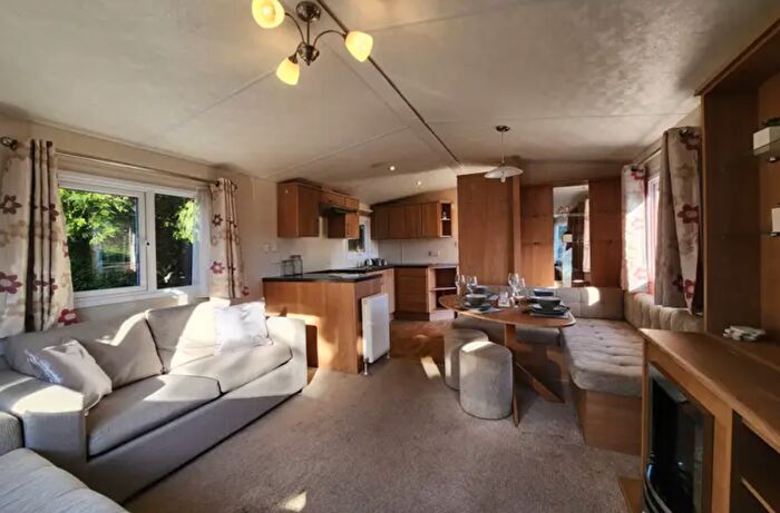 2 Bedroom Park Home For Sale In Birchington Vale Holiday Park, CT7