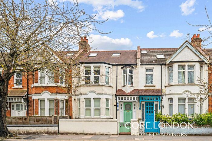 3 Bedroom Flat For Sale In Horn Lane, London, W3