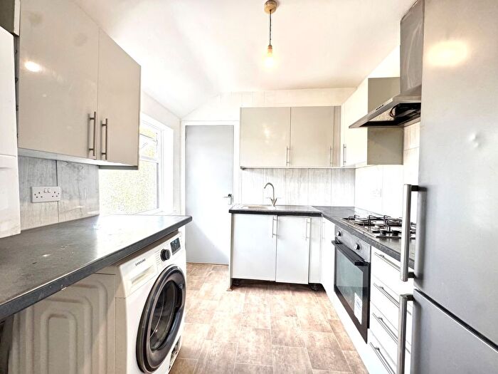 3 Bedroom Flat To Rent In Katherine Road, London, E7