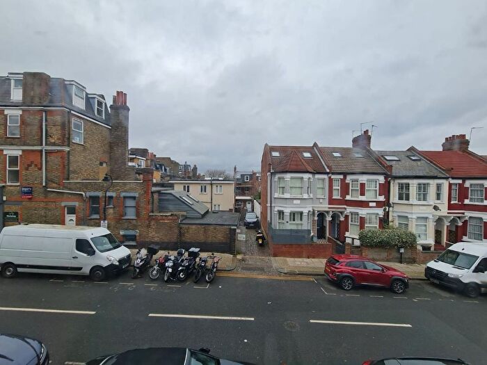 Studio To Rent In Tottenham Lane, London, N8