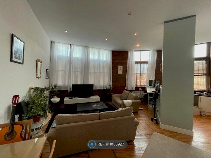 2 Bedroom Flat To Rent In Centaur House, Leeds, LS1