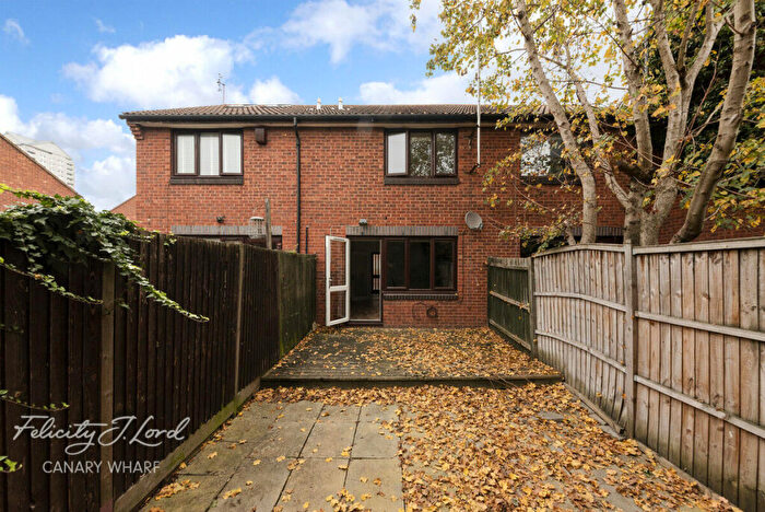 2 Bedroom Terraced House For Sale In Claire Place, London, E14