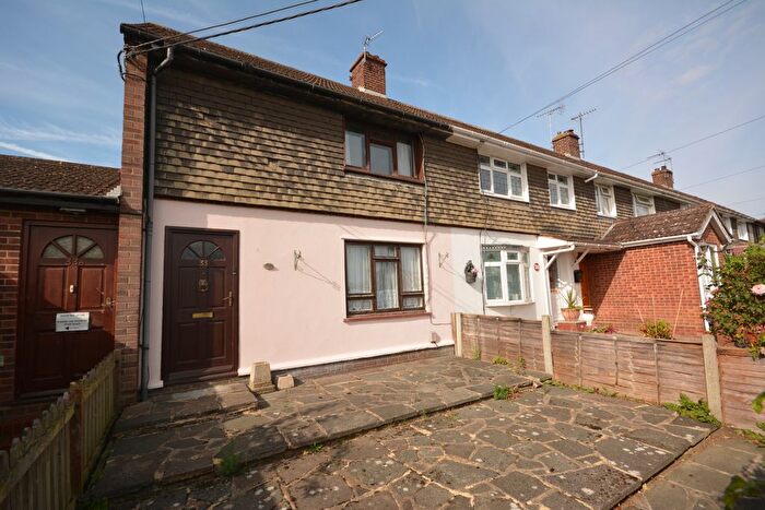3 Bedroom End Of Terrace House To Rent In Skinners Lane, CM2