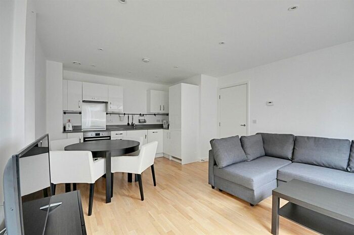 1 Bedroom Flat To Rent In High Street, Brentford, TW8