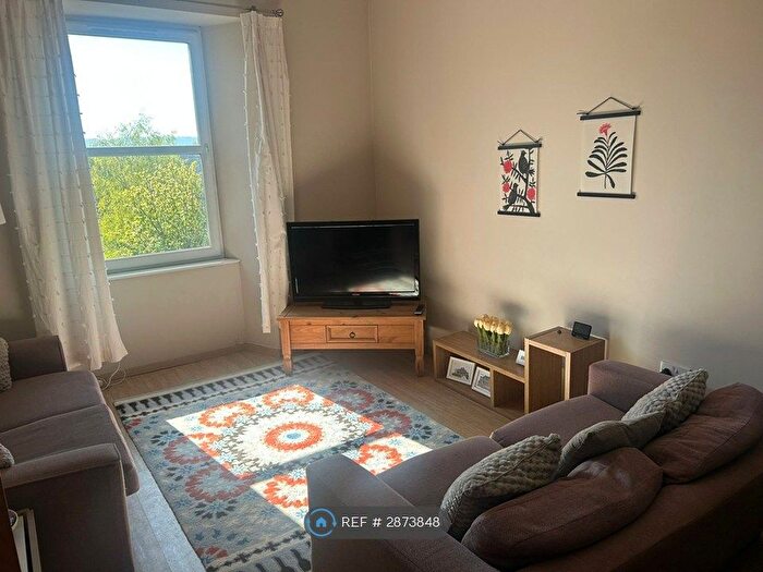 2 Bedroom Flat To Rent In Broughton Road, Edinburgh, EH7