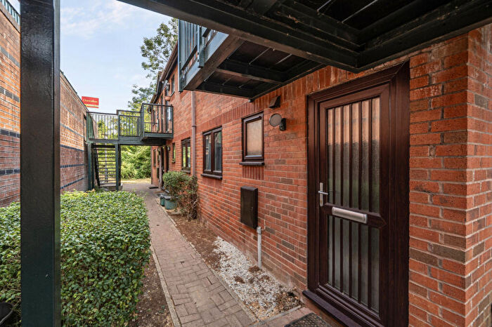 1 Bedroom Apartment For Sale In Wyatt Close, High Wycombe, HP13