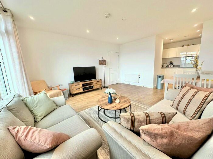 2 Bedroom Flat To Rent In Madeira Street, London, E14