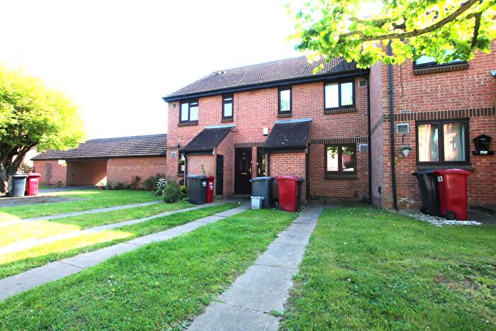 1 Bedroom Flat To Rent In Vicarage Way, Colnbrook, Slough, SL3