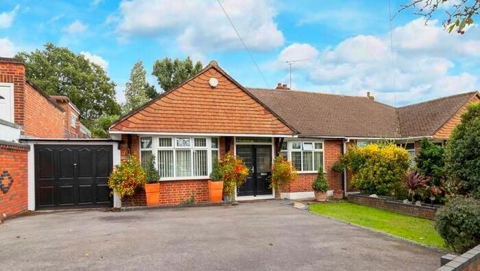 2 Bedroom Bungalow To Rent In Bracken Drive, Chigwell IG7